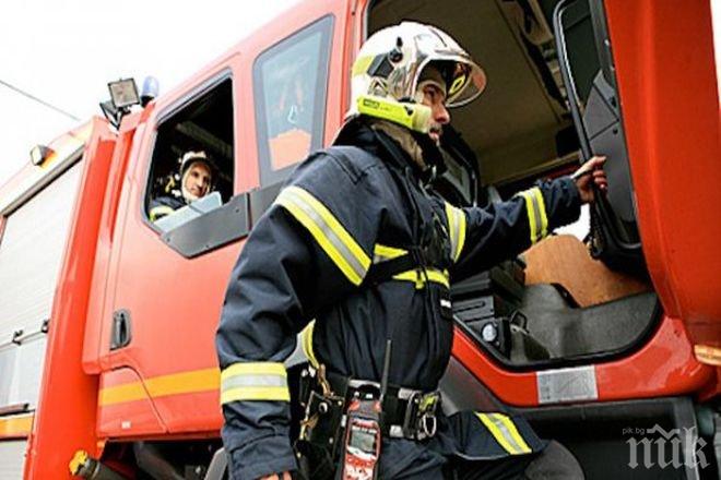 Пожар горя в хале на фирма в Русе
