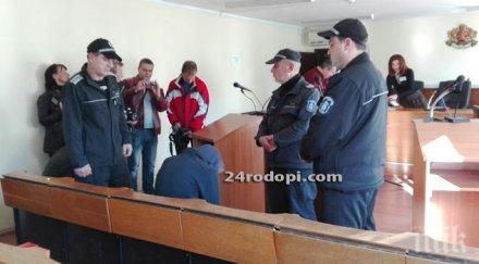 изплуваха зловещи подробности убийството кърджали годишният нурсен наръгал махмуд гръб иска излиза ареста страх