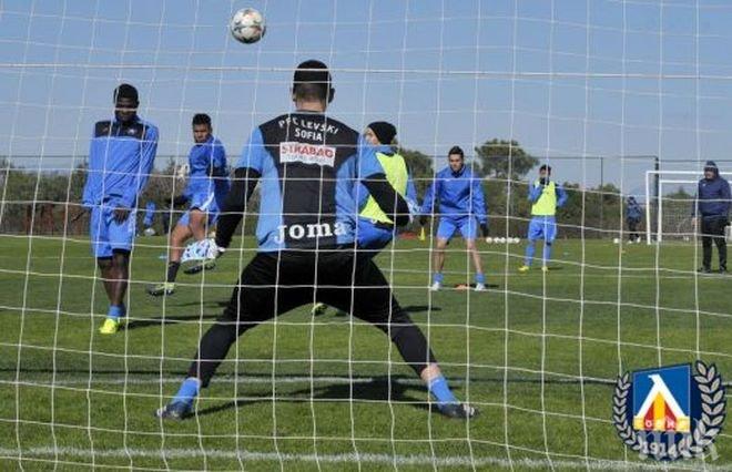 Част от отбора на Левски се прибра по-рано 