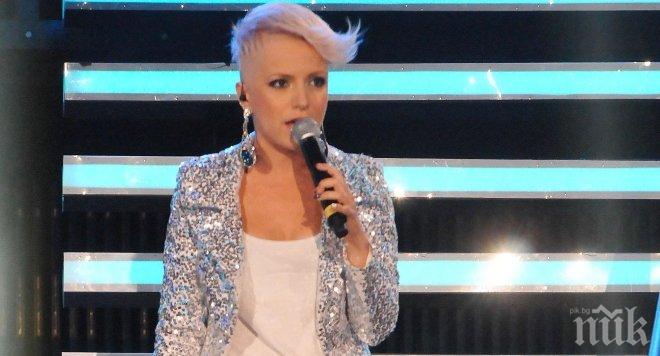 ЕКСКЛУЗИВНО! Вижте първия татус на Поли Генова! (снимка)