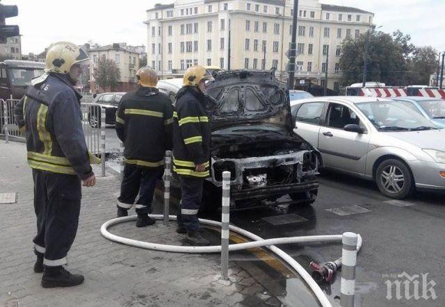 Кола се запали в движение в Добрич