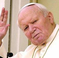 Писма разкриха топлата връзка на папа Йоан Павел II с омъжена жена
