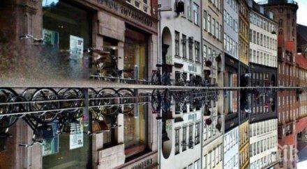 еротична игра отражения събра австралийски русенски творци