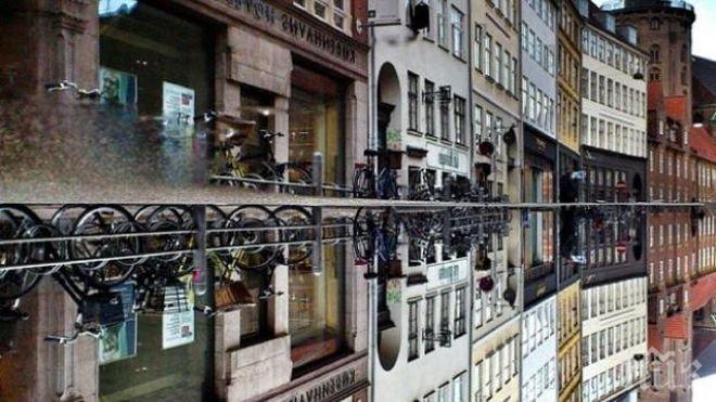 Еротична „Игра на отражения“ събра австралийски и русенски творци