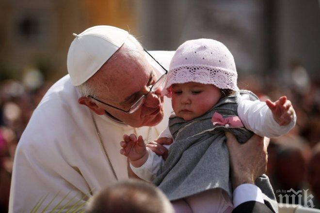 Папа Франциск се срещна с болни деца в Мексико