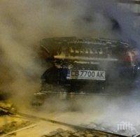 ИЗВЪНРЕДНО В ПИК! Зверски челен удар между фиат и камион край Плевен! Шофьор бере душа!