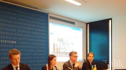 ева паунова герб енп дискутира дигиталната революция конфернция берлин ханс герт пьотеринг