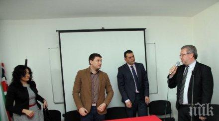 прокурор ученици слезте ковчега кара лудо