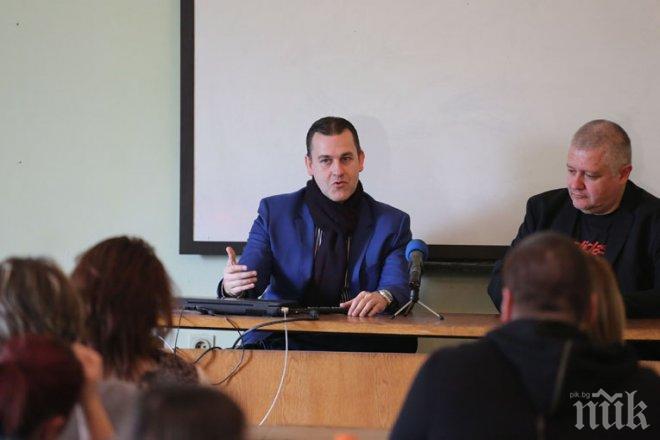 Недялко Недялков и Ивайло Крачунов пред студенти: Слави Трифонов пробива като Хитлер! Част от медиите са във фалит, други са зависими от държавата или чужди господари