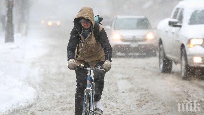 Снегът затрупа 70-годишен рекорд в столицата на Канада 