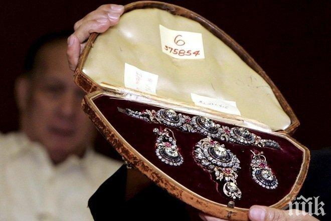 Бижутата на Имелда Маркос на търг