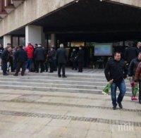 Наско Сираков и Ивайло Йорданов първи пристигнаха за поклонението на Туньо