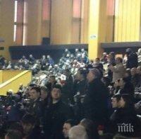 Една от дъщерите на Туньо взриви залата: Аплодисменти за тате! (снимка)