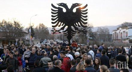 нов паметник албанския двуглав орел разбуни скопие