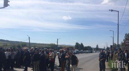 границата румънците пържат яйца тир българи пекат пържоли автовоз