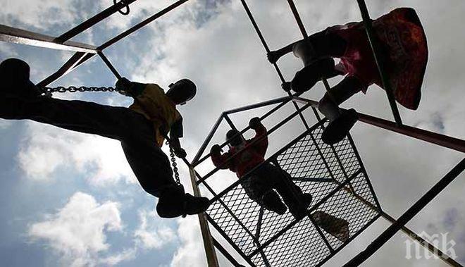 Обувки и дрехи за социално слаби деца събират в Стралджа
