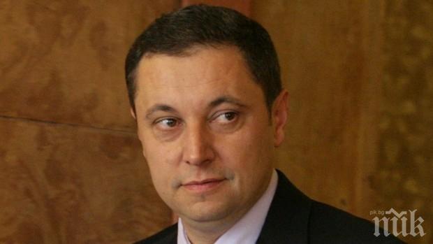 Съпругата на Яне Янев напуска СГС