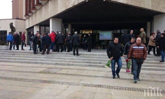 Наско Сираков и Ивайло Йорданов първи пристигнаха за поклонението на Туньо