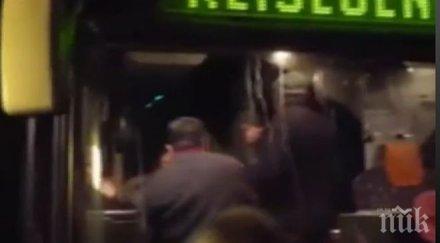 разярени германци свалиха бежанци автобус