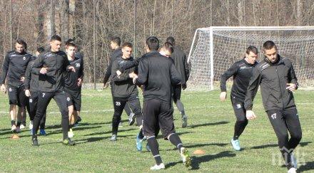 локомотив пловдив подсили португалец дербито