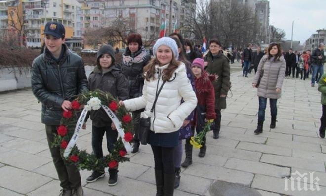 Стотици русенци отбелязаха 138-ата годишнина от Освобождението на града