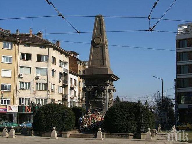  Паметникът на Левски в София е открит през 1895 г.