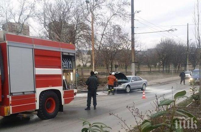 Ауди пламна на бензиностанция в Казанлък (снимка)