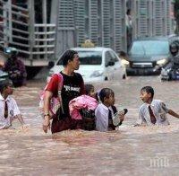 Наводнения в Малайзия евакуираха източното крайбрежие
