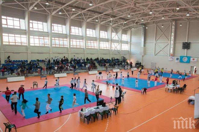 400 млади таекуондисти на дебютния международен турнир в зала „Триадица“