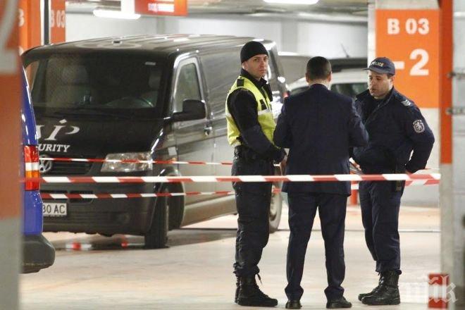 Нападателите на инкасо автомобила в столичния мол били въоръжени с автомати Калашников