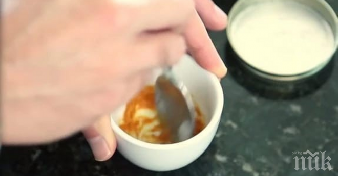 Мъж показва безумно лесен трик! Прави паста с тайна съставка, която избелва зъбите безупречно