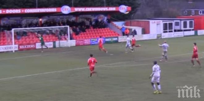 Вратар с феноменален гол от собственото наказателно поле (видео)