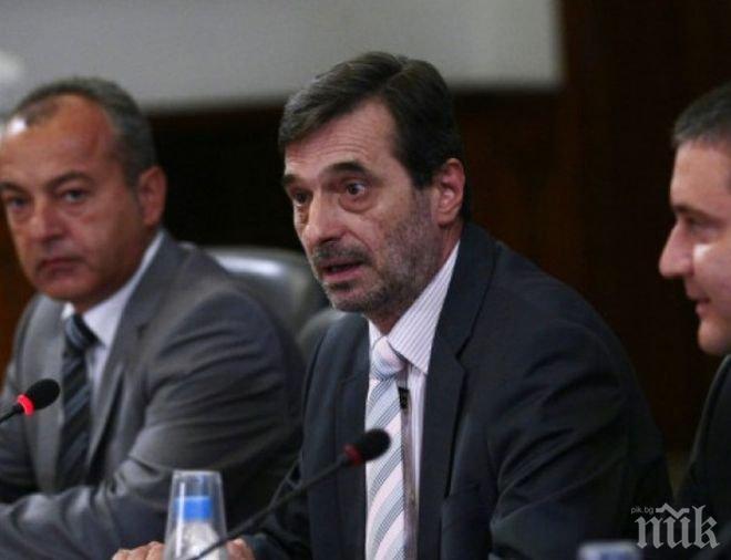 Тристранката отхвърля 100% осигуровки от шефа
