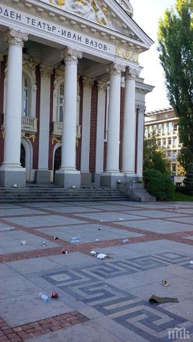 Колективът на Народния театър иска оставката на Христо Мутафчиев 