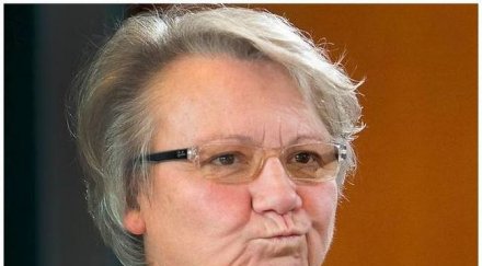 германски министър подаде оставка заради плагиатство