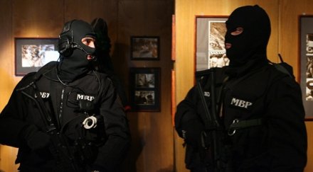 забъркаха съпругата фатик зрелищен арест