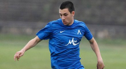 нападател левски подписа нефтохимик