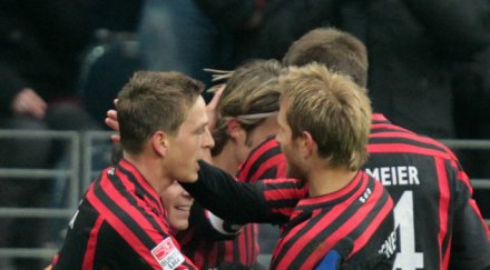 айнтрахт франкфурт залага младоци манчестър сити