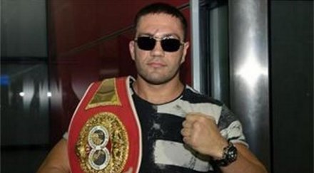 пик кобрата отърва косъм побой