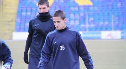 левски освободи двама лагера кипър