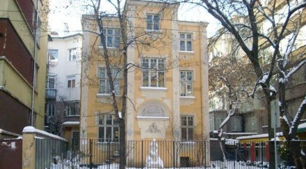 къщата яворов разруха оправят