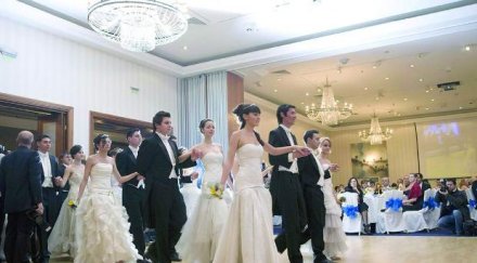 перли високи токчета виенския бал софия