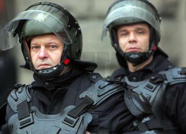 Жандармерия се намеси в протеста за високите сметки