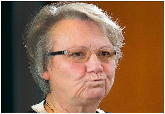 Германски министър подаде оставка заради плагиатство