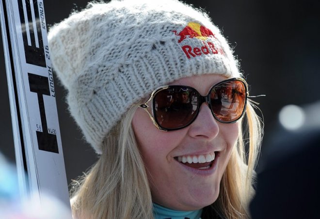 Оперираха дясното коляно на Линдзи Вон