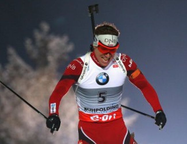 Анев - 19-ти в преследването, Свендсен с трета световна титла след драматичен спринт