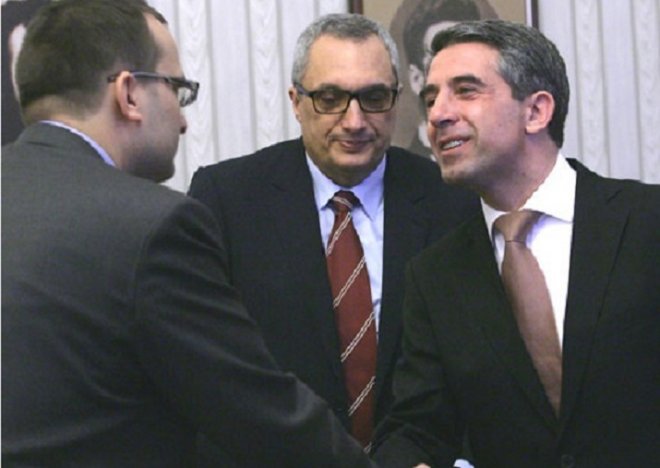 Президентът стартира Месец на политическите консултации