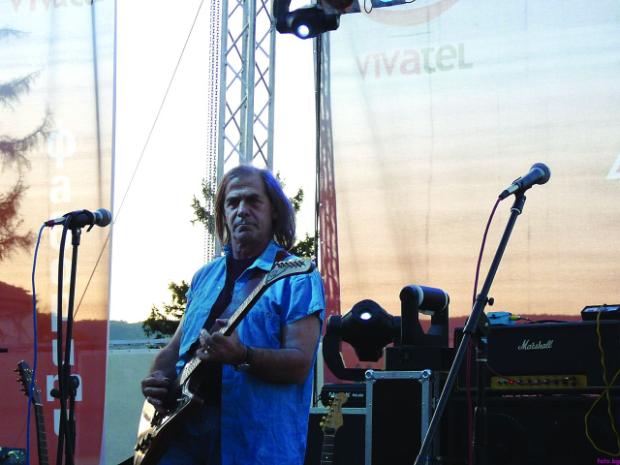 Пеци Гюзелев бори тумора с билки от Русия