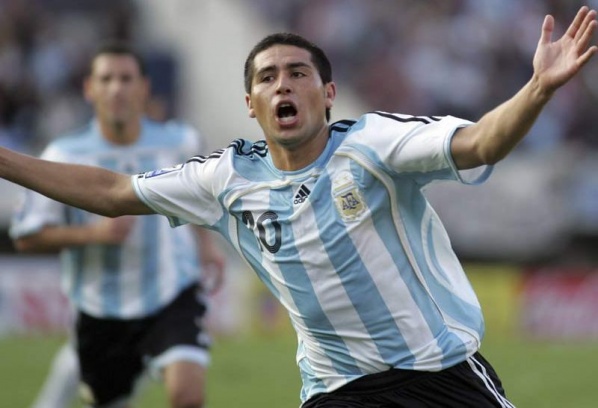 Хуан Роман Рикелме се завръща в Бока Хуниорс