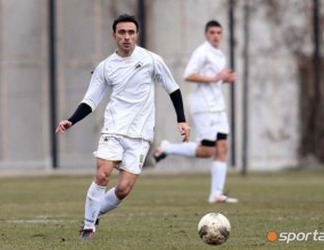 Янчев с втори гол за Славия, пак прекратиха мач на белите